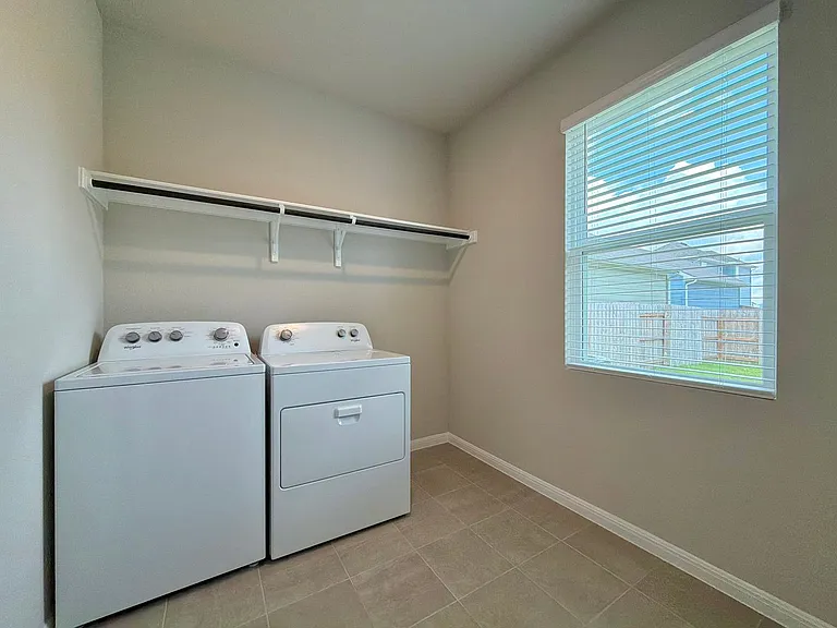 207 Cherry Blossom Ln — Photo 27