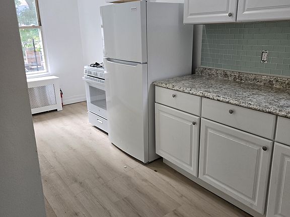 3rd image of 1356 College Ave #2