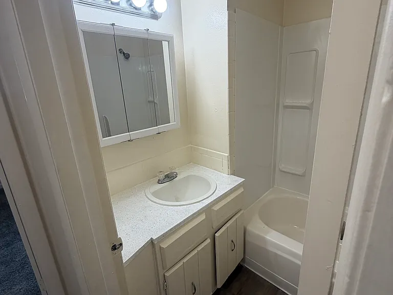 511 Charlotte St #1 — Photo 7