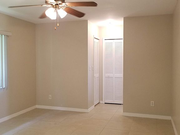 Master Bedroom-Walkin Closet