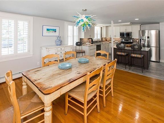 MAIN HOUSE - KITCHEN
