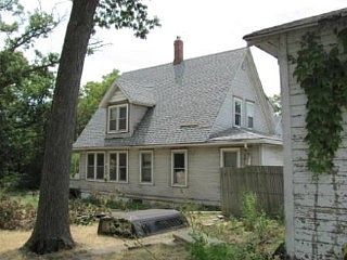 5th image of 310 Schumacher St