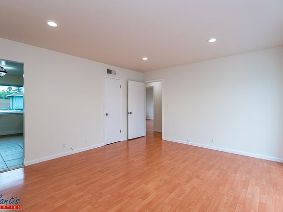5th image of 210 Rose Ct APT 8