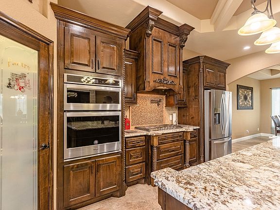 5th image of 8810 Becker Ln