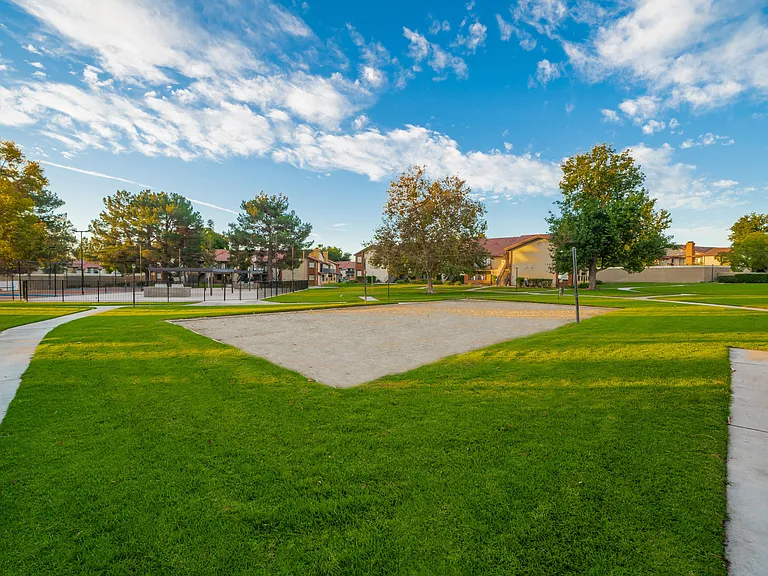 Acacia Park Apartments — Photo 6