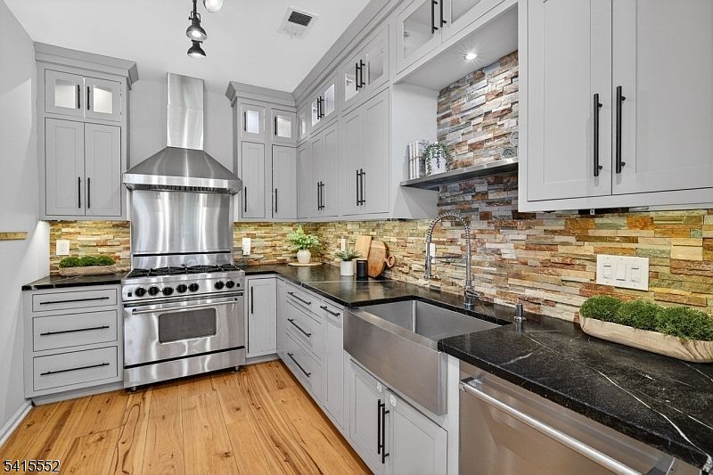 1st image of 33 Four Oaks Road