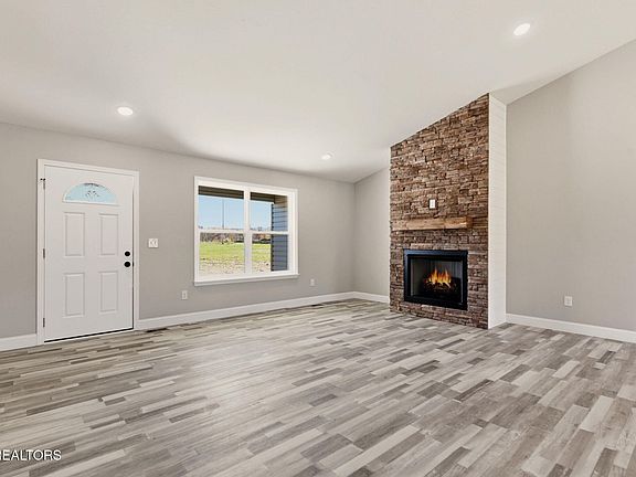 5th image of 143 Vista Ct