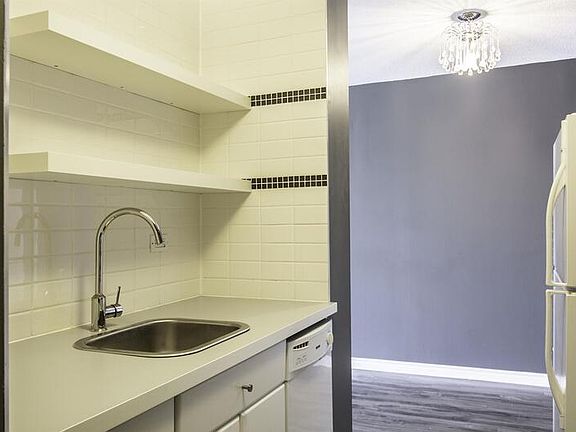 3rd image of 9930 113th St NW #304