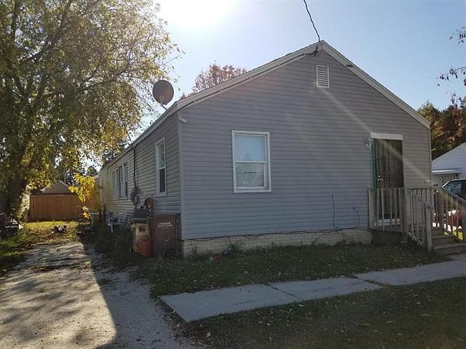2nd image of 3721 Dale St