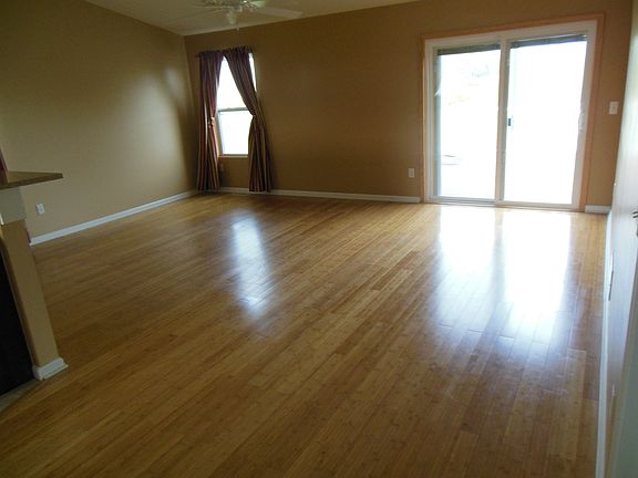 3rd image of 9758 Crystal Cir