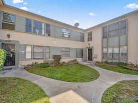 4108-4106 W. Palmwood Dr.