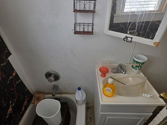 5th image of 2225 Osage Ave