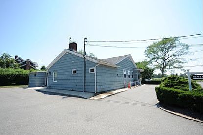 4th image of 828 Montauk Hwy