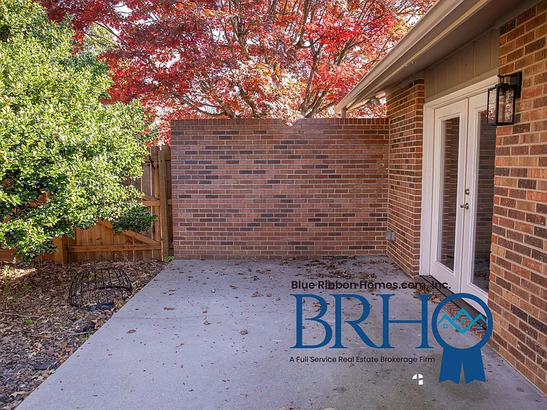 501 Idlewood Ln — Photo 12