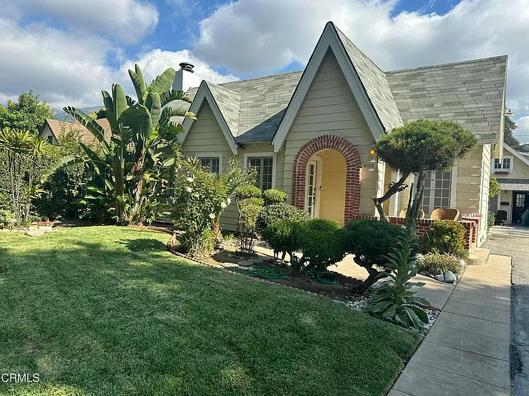 2122 Navarro Ave — Photo 2
