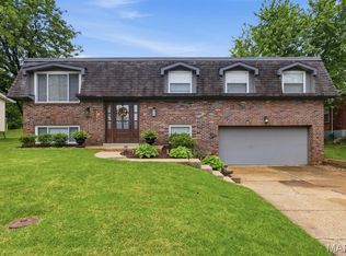 11260 Claywood Dr, Saint Louis, MO 63126