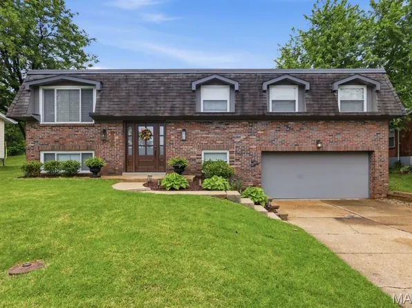 11260 Claywood Dr, Saint Louis, MO 63126