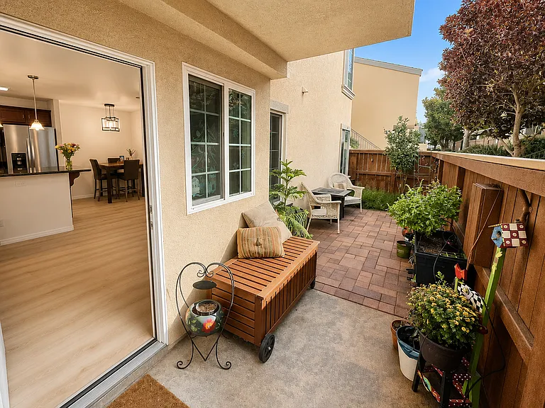 5252 Balboa Arms Dr #170 — Photo 1