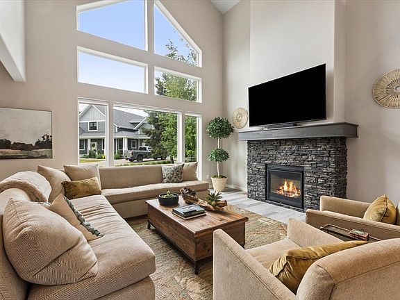 3rd image of 120 River View Dr