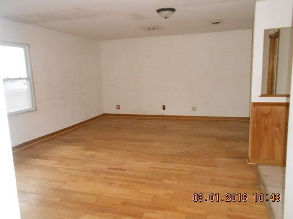 2nd image of 217 Lincolnshire Ln