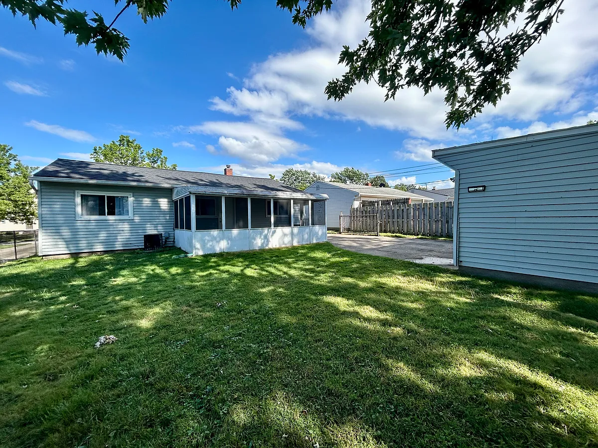Building Photo - 6490 Almont Dr