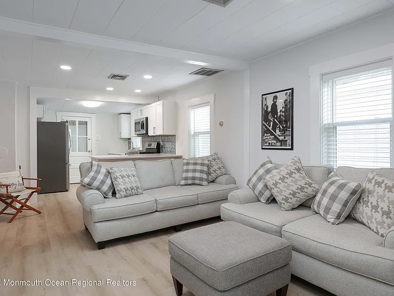 1233 Oakwood Rd — Photo 7