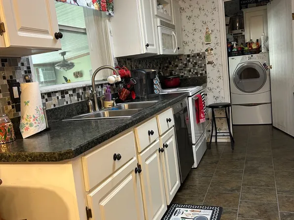 11123 Maverick Dr, Dade City, FL 33525