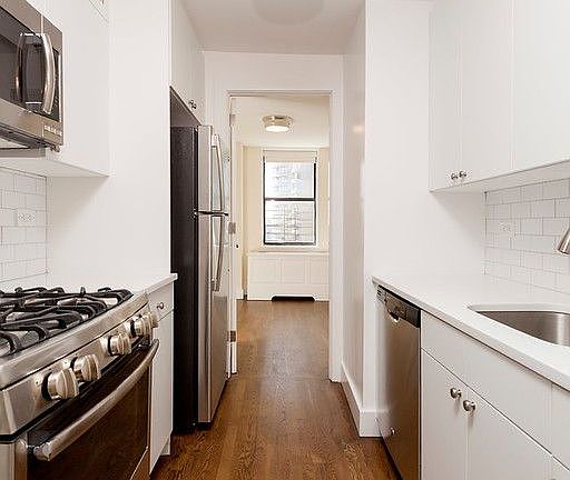 3rd image of 330 E 39th St APT 19M