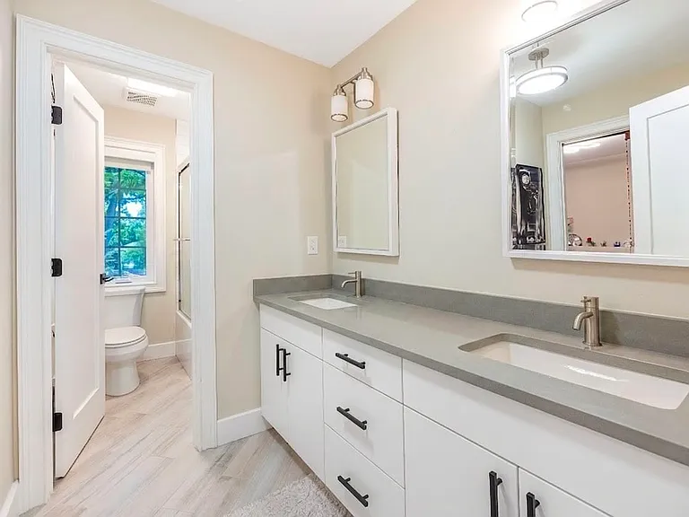 70 Columbus Dr — Photo 11