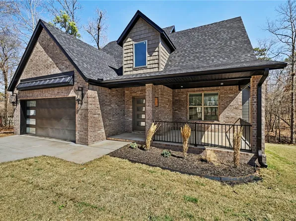 4 March Ln, Bella Vista, AR 72714
