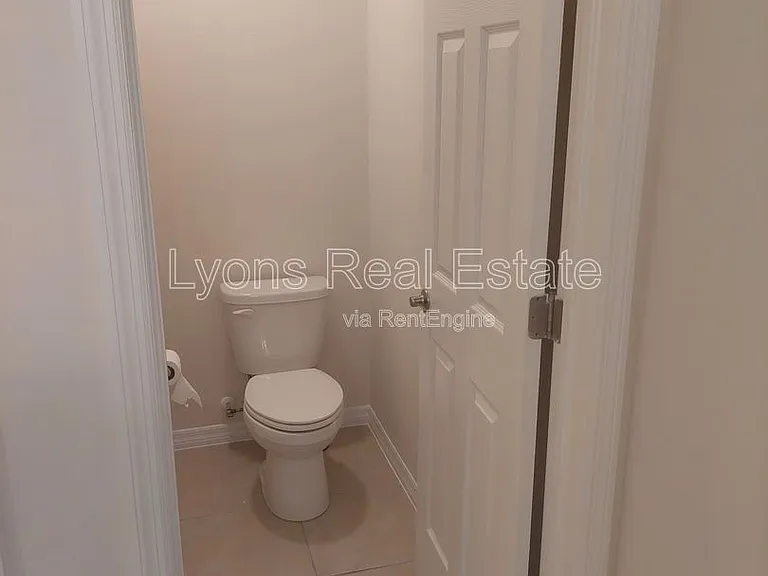 326 SW 24th Pl — Photo 11