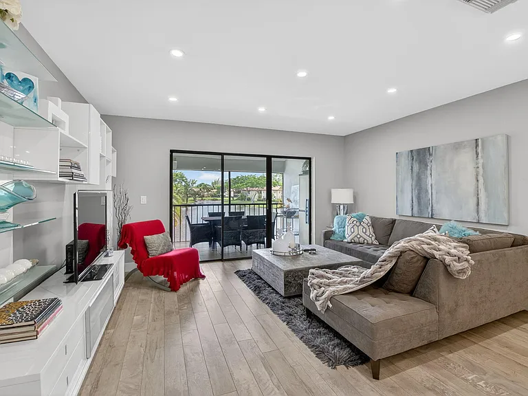 9299 Vista Del Lago #16D — Photo 12