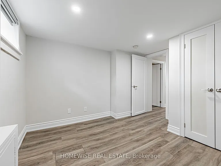 68 Fairleigh Cres #LOWER — Photo 11
