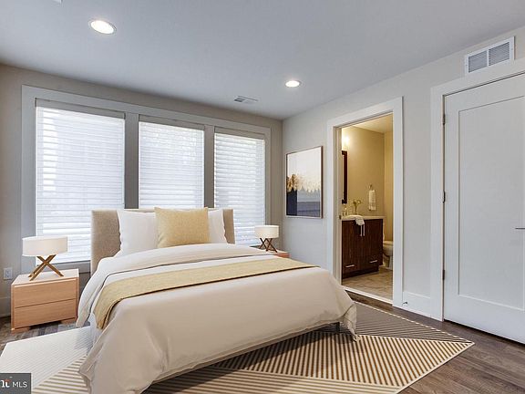 4th image of 400 Barlow Pl