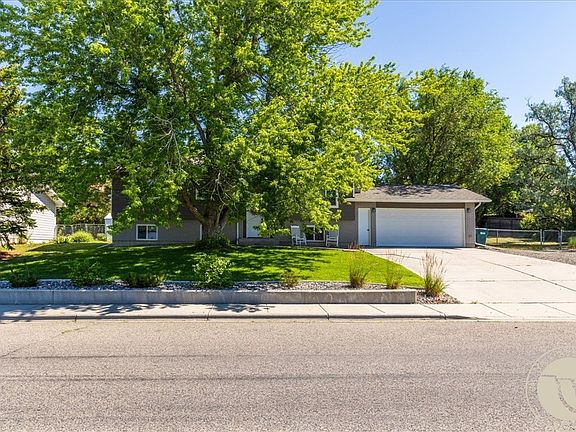 5th image of 2027 Saint Andrews Dr