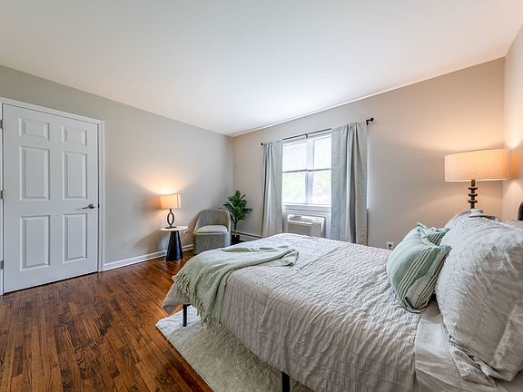 4th image of 100 Center Grove Rd #2-13