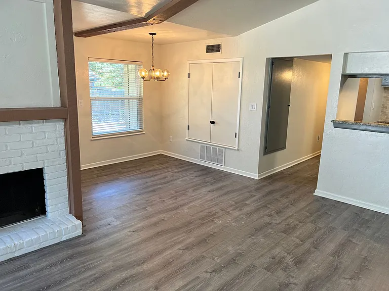 304 Campbell St — Photo 7