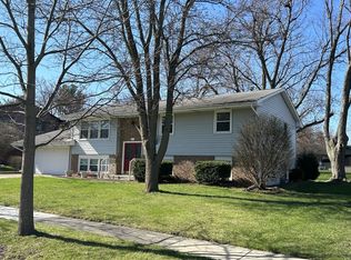 2811 Capen Dr, Bloomington, IL 61704