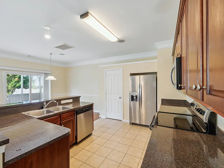 9520 Mintworth Ave — Photo 11
