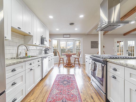 4th image of 4704 Caribbean Ave