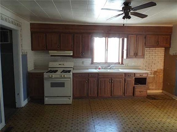 4th image of 952 N Prospect St