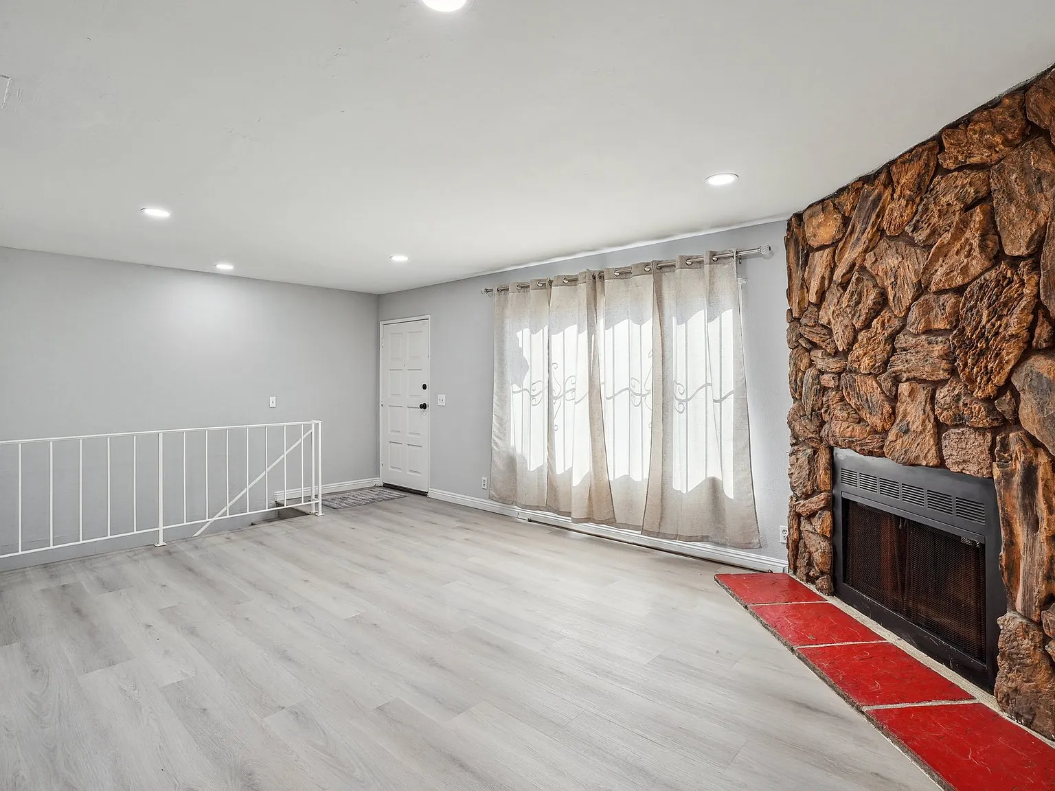3 bed, 1408 sqft, $3,350 — Photo 4