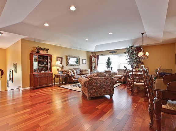 3rd image of 1942 Crenshaw Cir #1942