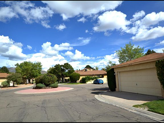2nd image of 10524 Griffith Park Dr NE