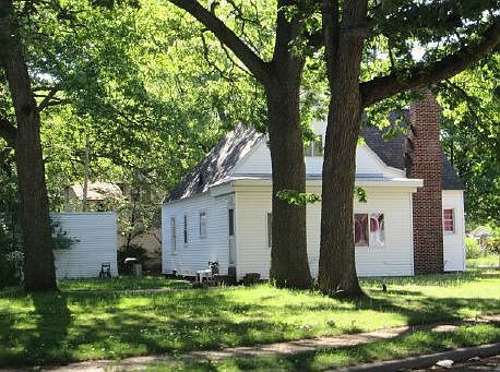 2nd image of 18 E Lincoln Ave