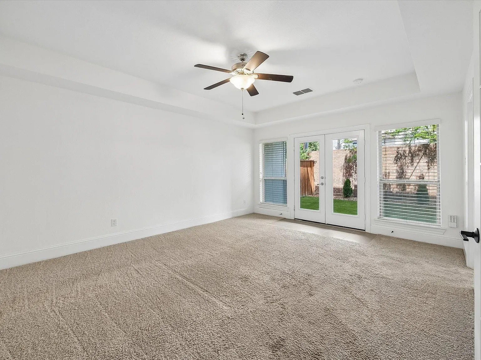 3 bed, 3.0 bath, 2306 sqft, $3,650 — Photo 4