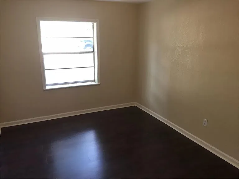 3417 Pioneer St — Photo 11