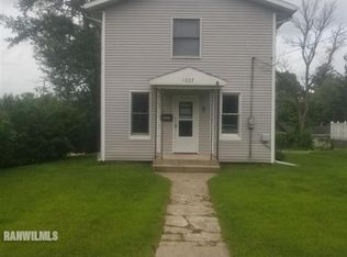 1207 W American St, Freeport, IL 61032