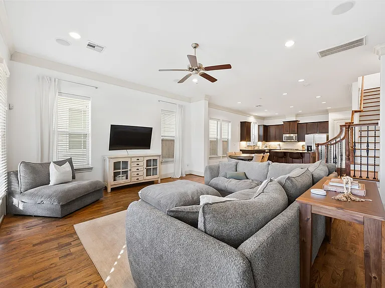 8758 Kempwood Dr — Photo 4