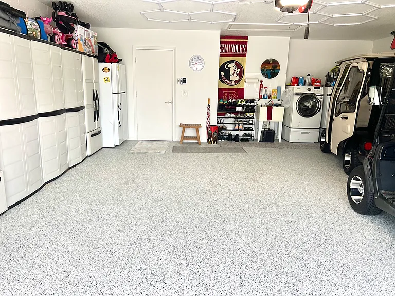 943 Mendoza Blvd — Photo 35